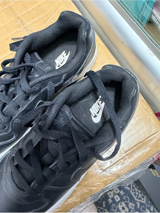 Nike Black Low-Top Sneakers with White Sole - Picture 5 of 7